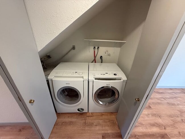 Primary Photo - 3 bed/1.5 bath, AC, Washer/Dryer, Garage