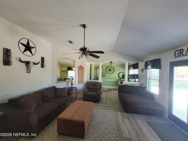 Building Photo - 906 County Rd 217