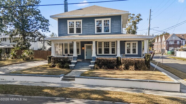 Building Photo - 2843 Oak St