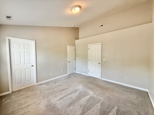 Building Photo - Charming 3BD, 2BA Apex Townhome In a Prime...