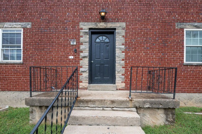 Building Photo - 632 Maple Dr