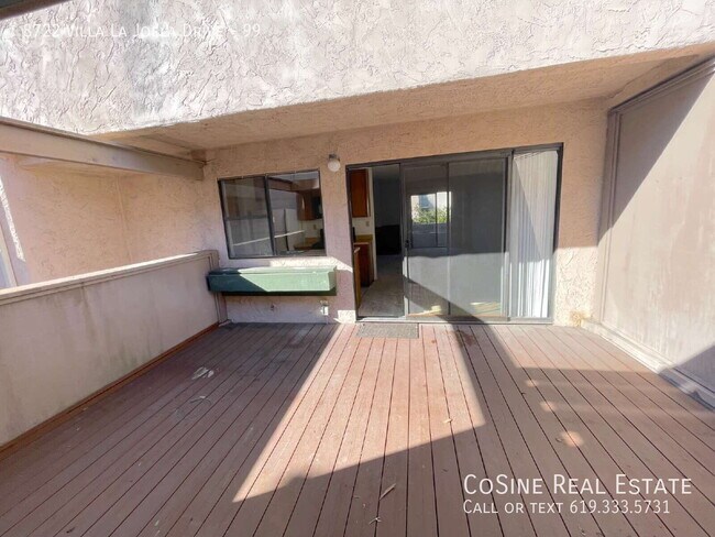 Building Photo - 8722 Villa La Jolla Dr