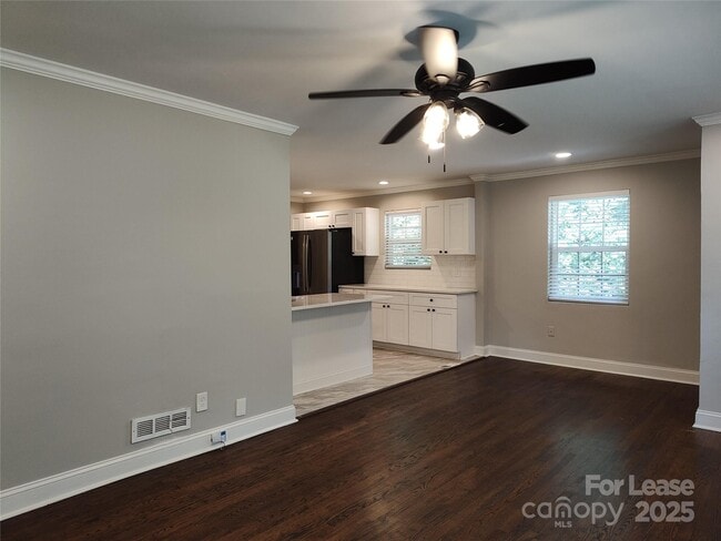 Building Photo - 3401 Bonaire Dr