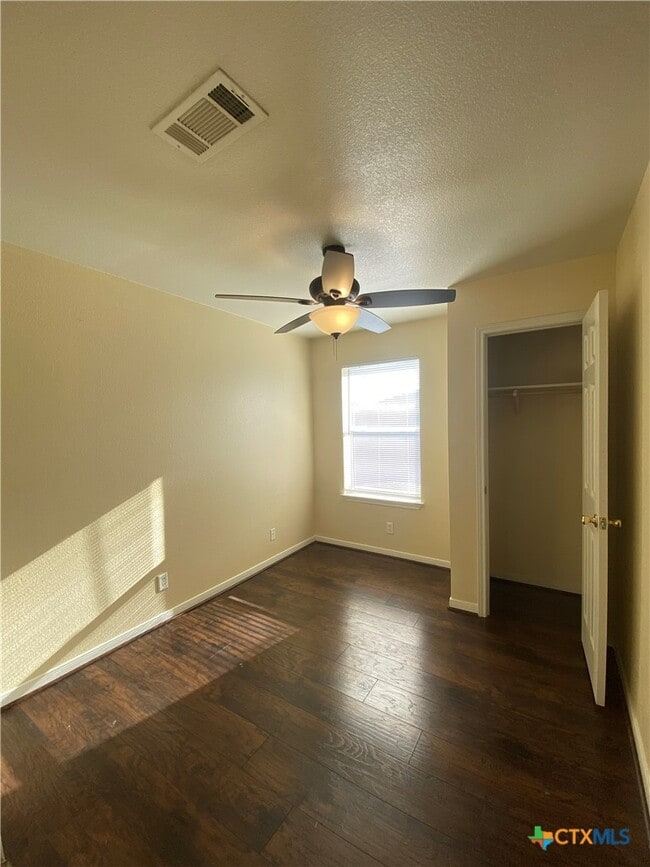 Building Photo - 5107 Daybreak Dr