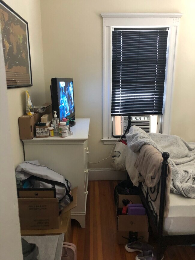 Building Photo - 204 Fellsway W