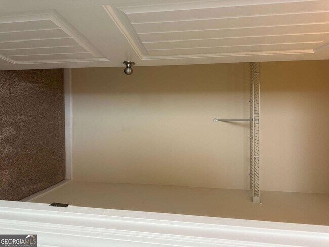 Building Photo - 403 Village View