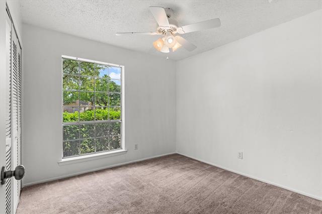 Building Photo - 2804 Royal Oaks Dr