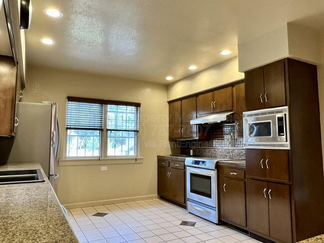 Building Photo - 401 Cheyenne Blvd