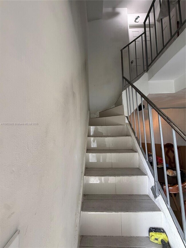 Building Photo - 603 SW 11th Ave