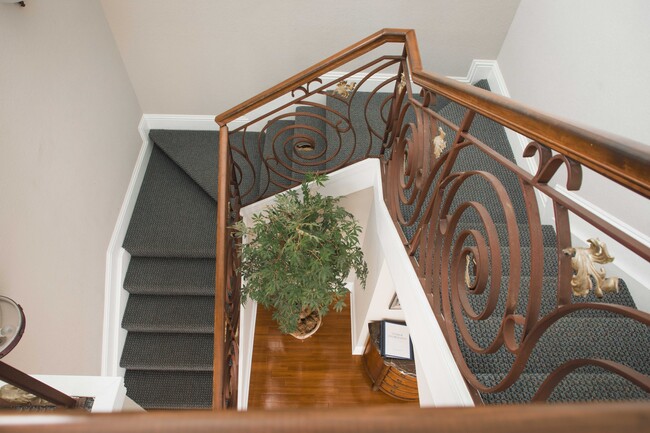 Building Photo - 110 SW Peacock Blvd