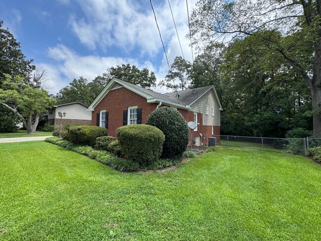 Building Photo - Beautiful 4/3 House with Bonus Room in Wes...