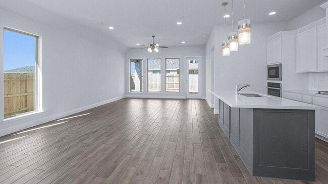 Building Photo - 42624 Mystery Ln