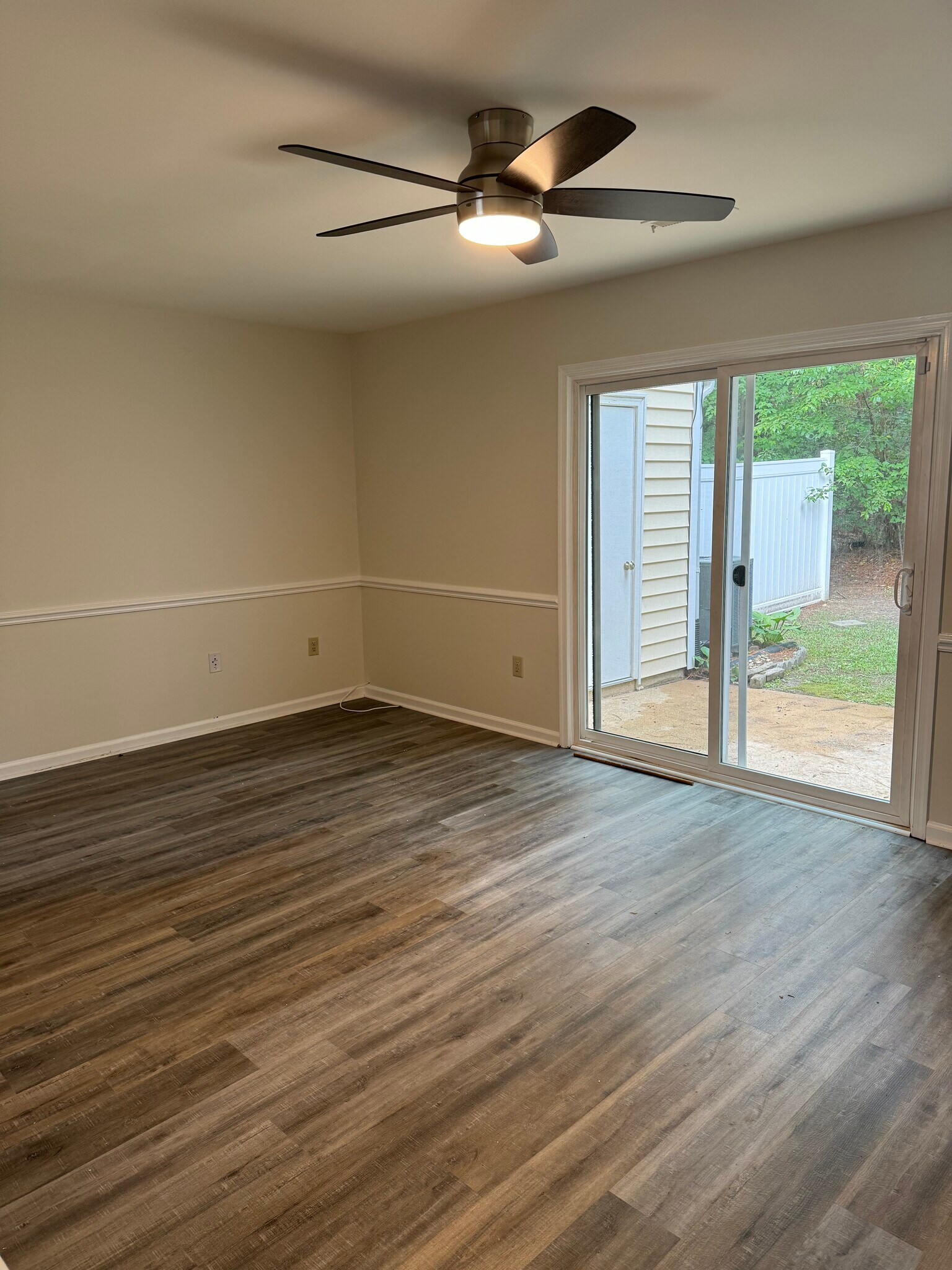 Building Photo - 716 John St