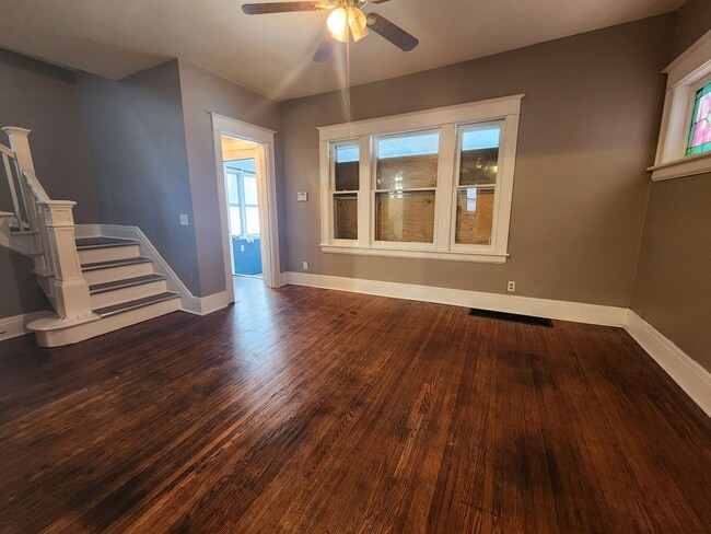 Building Photo - 4 Bedroom Single Family Home!