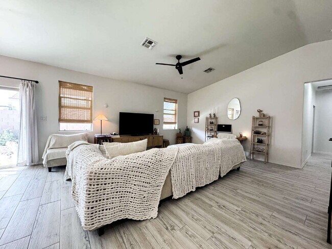 Building Photo - "Spacious 4-Bedroom, 2-Bathroom home in Prime Yuma!"