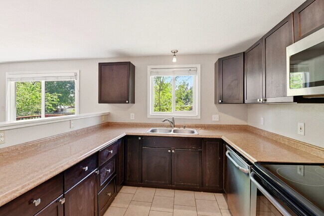 Building Photo - $1,985.95 with $300 off the first month's rent, 2 Beds - 2 Bath, Duplex in Lakewood with Cozy Car...