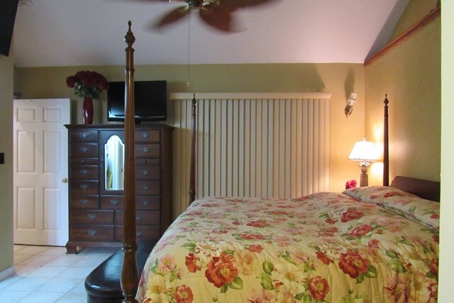 Building Photo - AVAILABLE NOW!! Furnished 2 bed/2 bath Home with Pool and on Canal