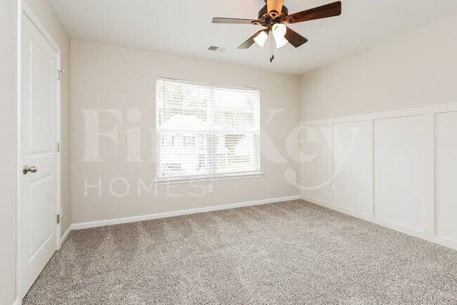 Building Photo - 817 Neosho Ct