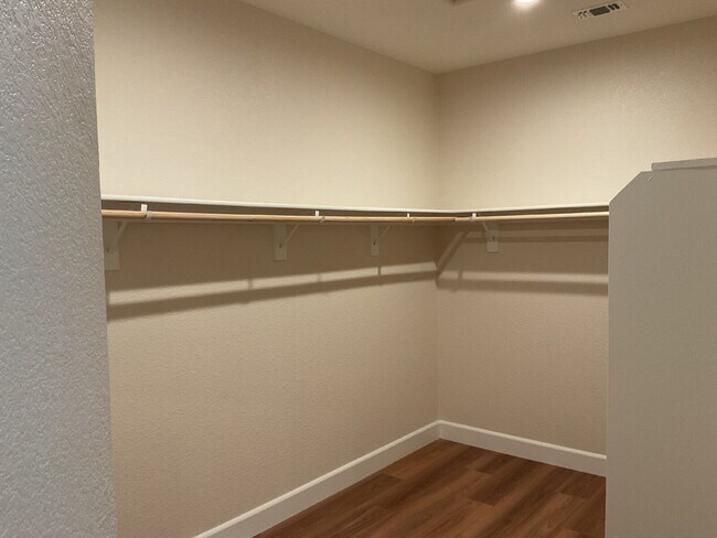 Building Photo - 644 Albany St