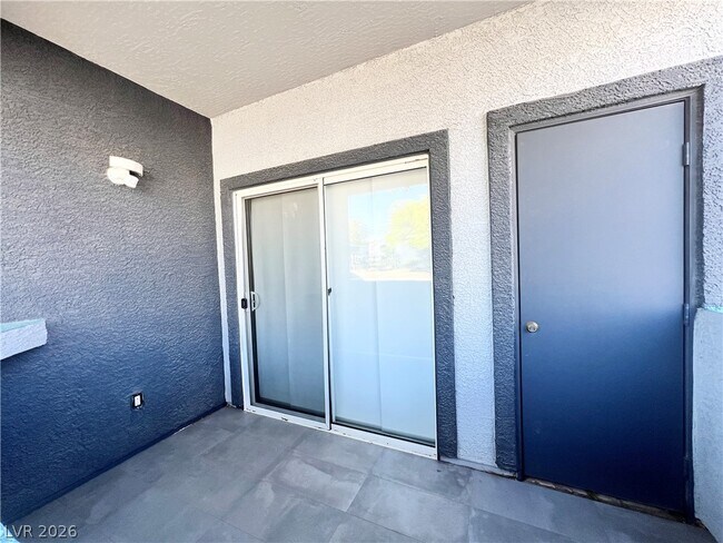 Building Photo - 6955 N Durango Dr