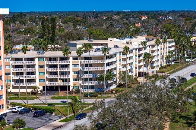 Building Photo - 1200 N Shore Dr NE