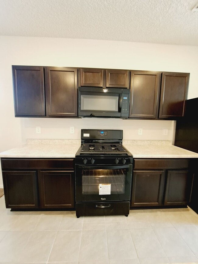 Building Photo - 3 bed 2 bath home in Huning Ranch! Move in Special!