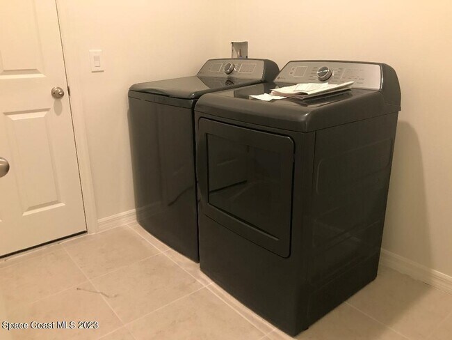 Building Photo - 750 August St SE