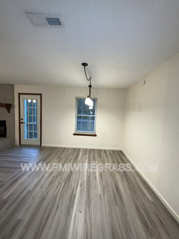 Building Photo - 214 Brookside Ln