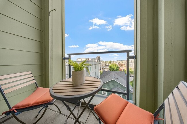 Building Photo - Portal Condominiums ~ Queen Anne