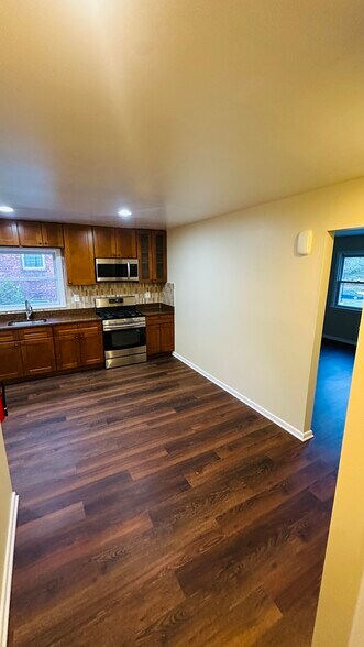 Building Photo - 331 N Oraton Pky