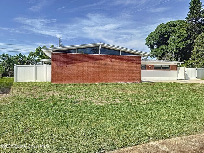 Building Photo - 205 Bimini Dr