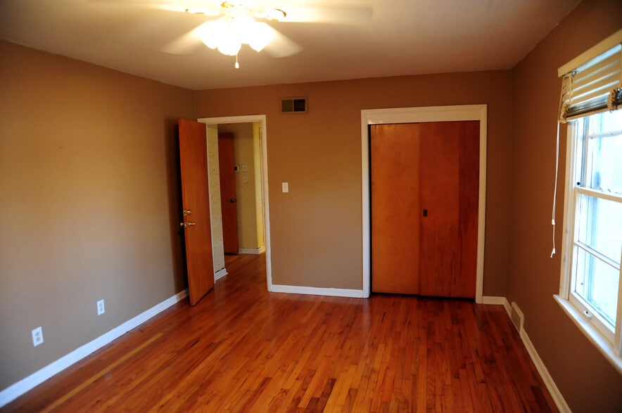 Bedroom 2 - 1233 West Brooks Street