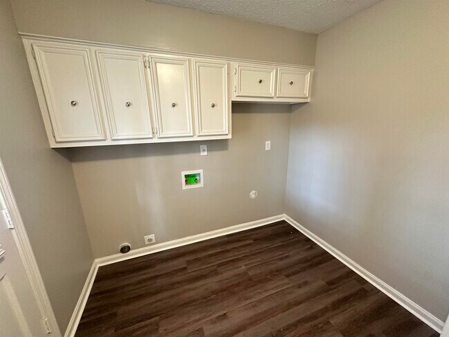 Building Photo - 4627 Chelwood Dr