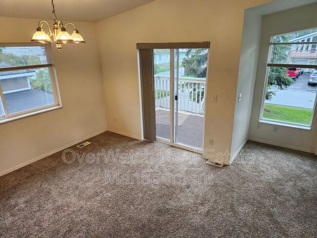 Building Photo - 705 Pearl Dr