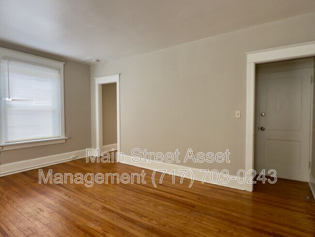 Building Photo - 2108 Walnut St
