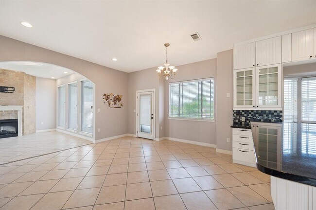 Building Photo - 13819 Lakeview Meadow Dr