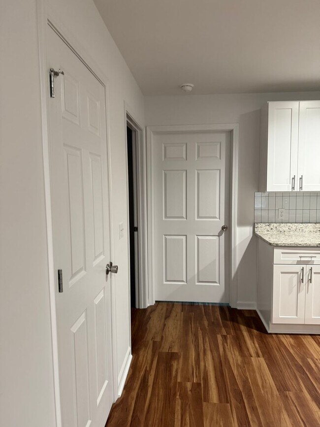 Building Photo - 215 Charleston Dr