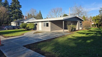 Building Photo - 3 Bedroom home