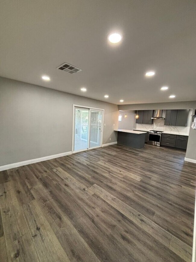 Building Photo - 16025 Pescados Dr