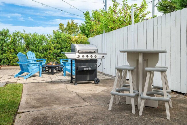 Building Photo - 4431 Luke Ave