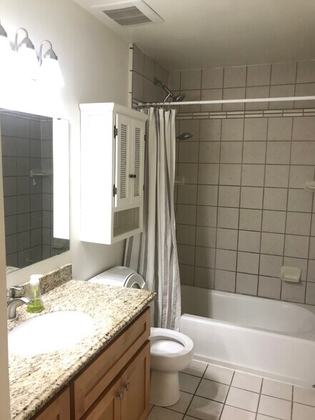 Bathroom - 497 Daisydell Court