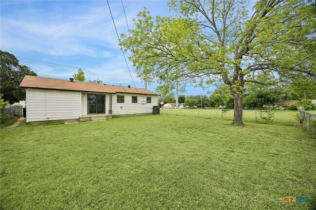 Building Photo - 907 Jefferis Ave