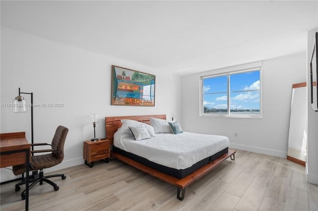 Building Photo - 300 Bayview Dr
