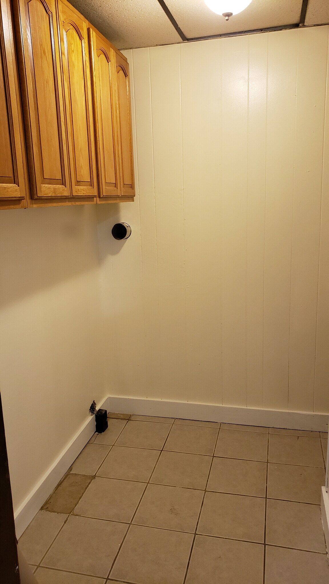 pentry/washer/dryer hook up - 23 Shelby St