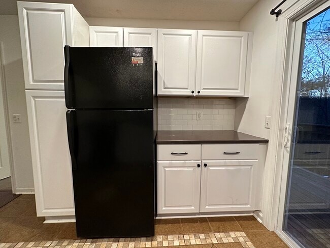 Building Photo - 502 Greenhill Ct