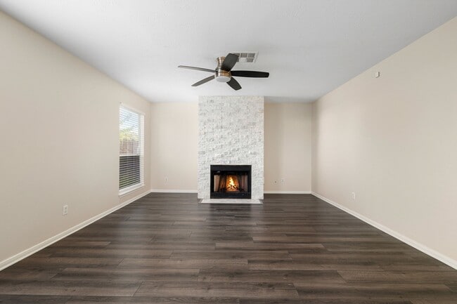 Building Photo - 21039 Vista Trail Ct