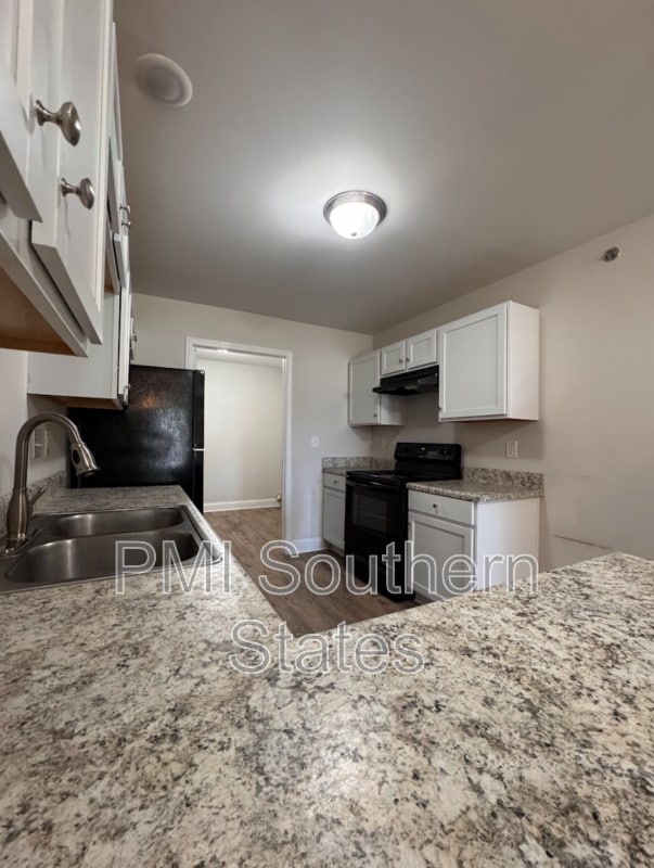 Building Photo - 200 Walnut Hill Dr