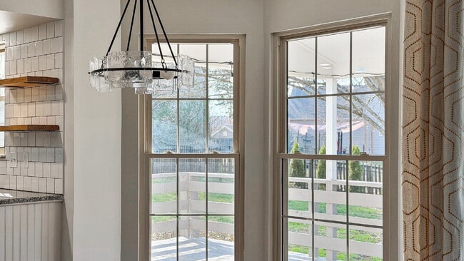 Building Photo - *RESERVED - Contact Us to Submit A Backup App!* Fully Renovated 4BR/2.5BA Gem in Sought-After Ben...