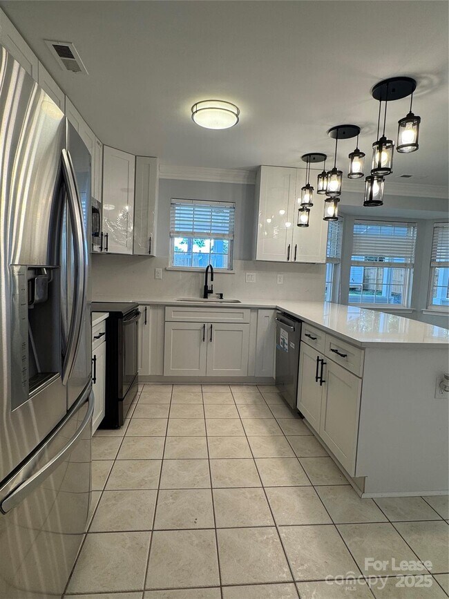 Building Photo - 4533 Cades Cove Dr