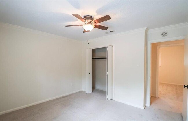 Building Photo - 15626 Canterbury Forest Dr